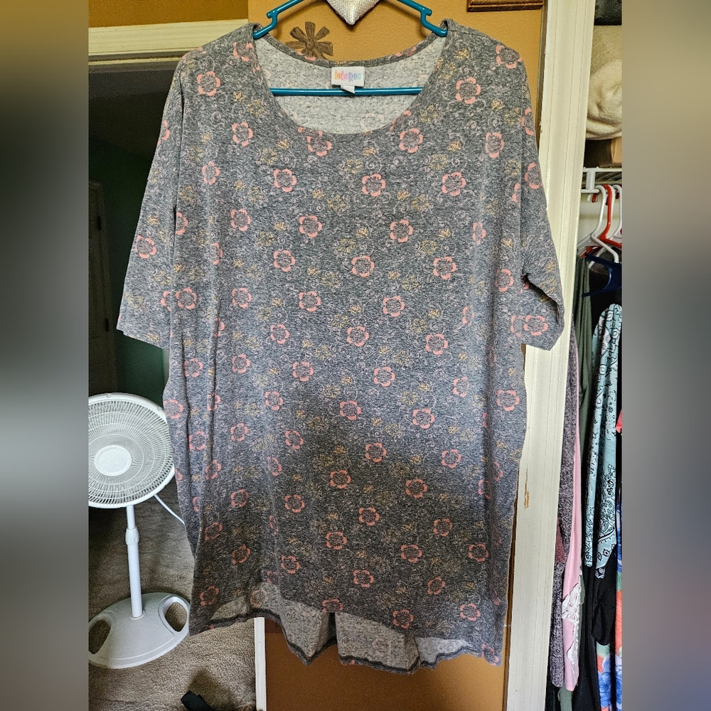 Lularoe top